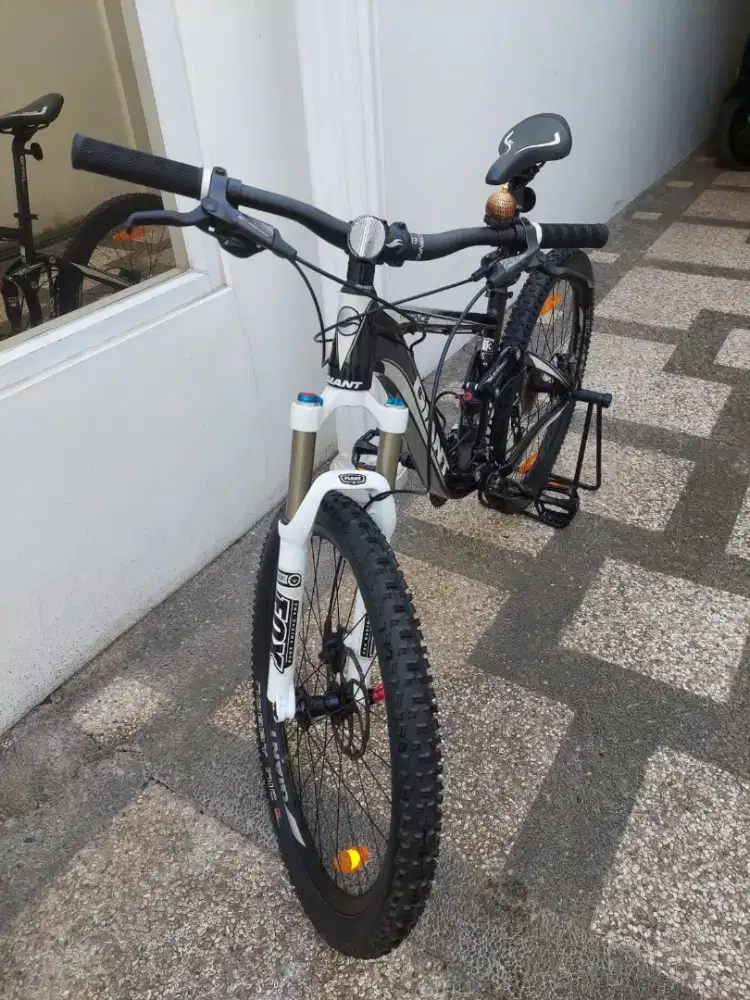 Sepeda merk GIANT