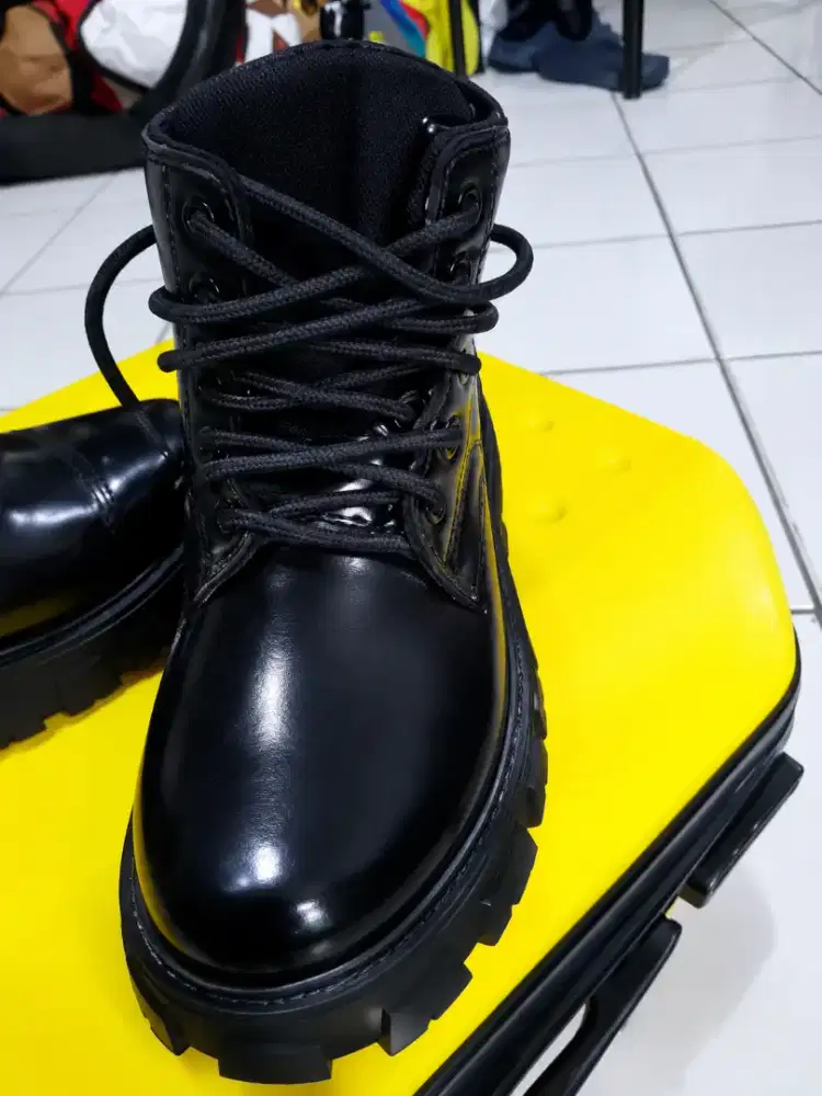 BOOT wanita msh seperti baru hnya 2x pakai kekecilan no.37 bgs