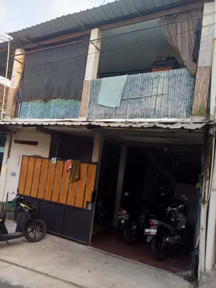 Dijual Kost 2 lantai  7 kamar,