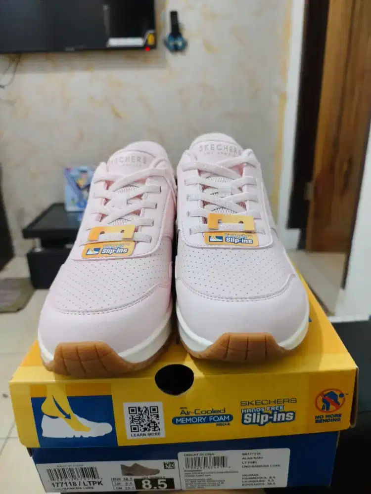 Sepatu sketchers