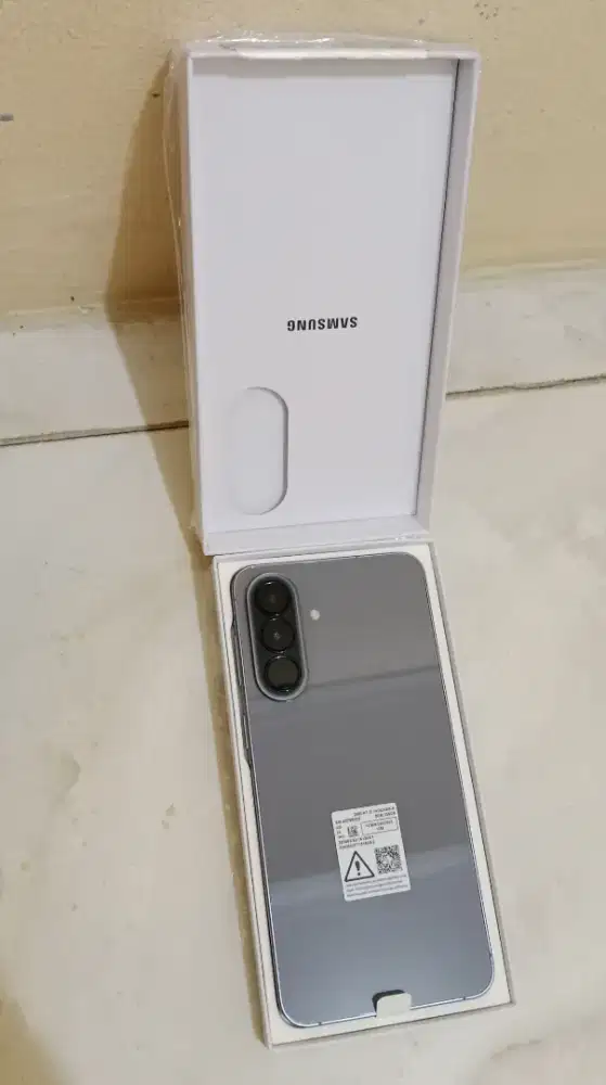 Samsung a57 8/256 on 2hari