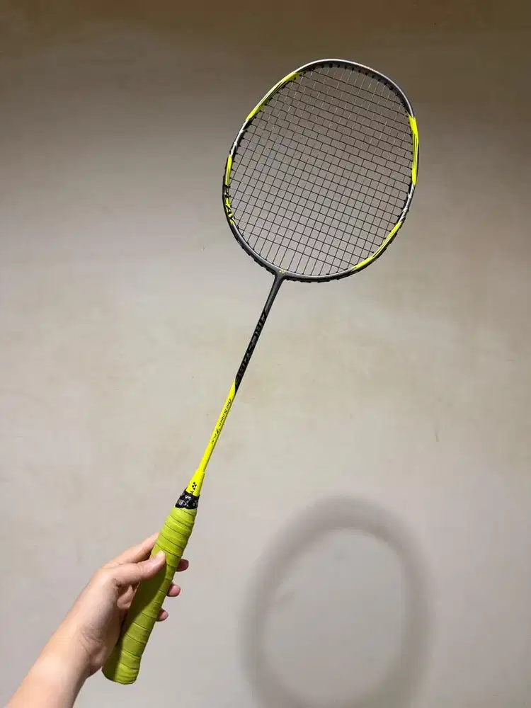 BULU TANGKIS / RAKET BADMINTON YONEX