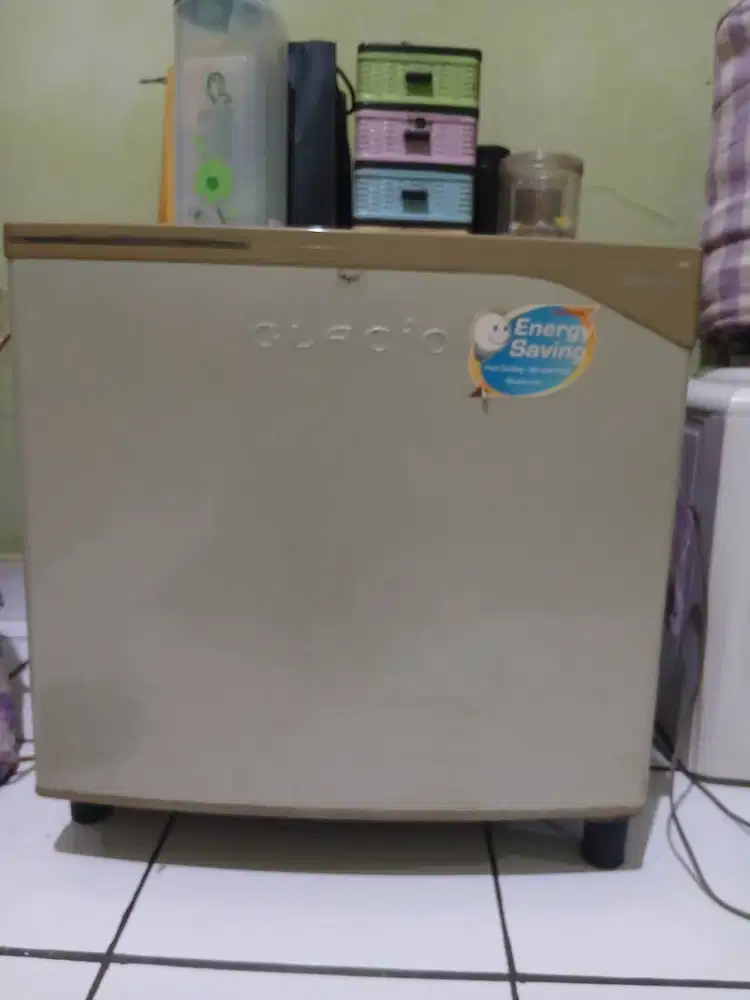 Kulkas fortable Glacio / TOSHIBA