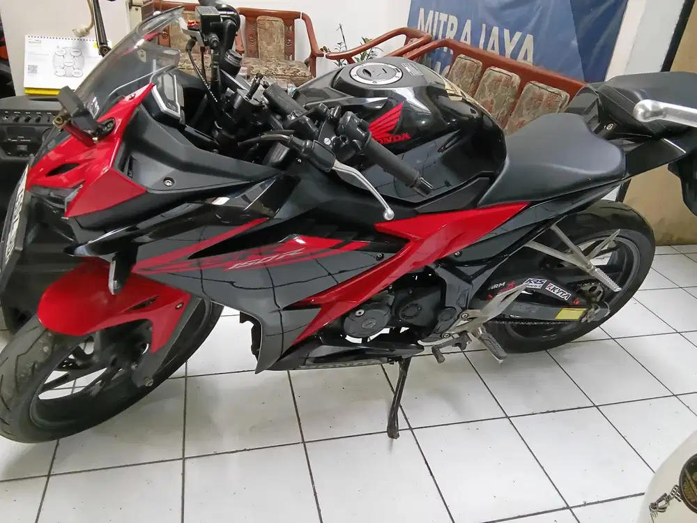 Honda CBR 150R Tahun 2018
