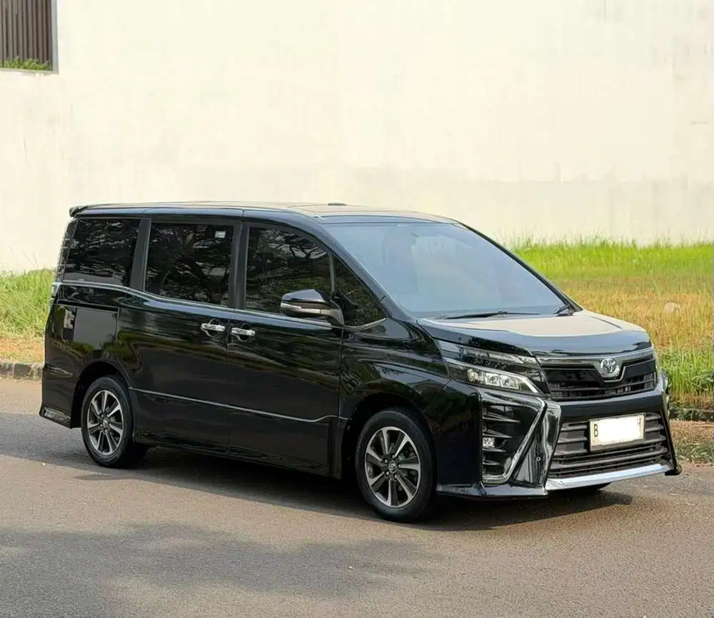 TOYOTA VOXY 2.0 TAHUN 2018 WARNA HITAM PAJAK PANJANG