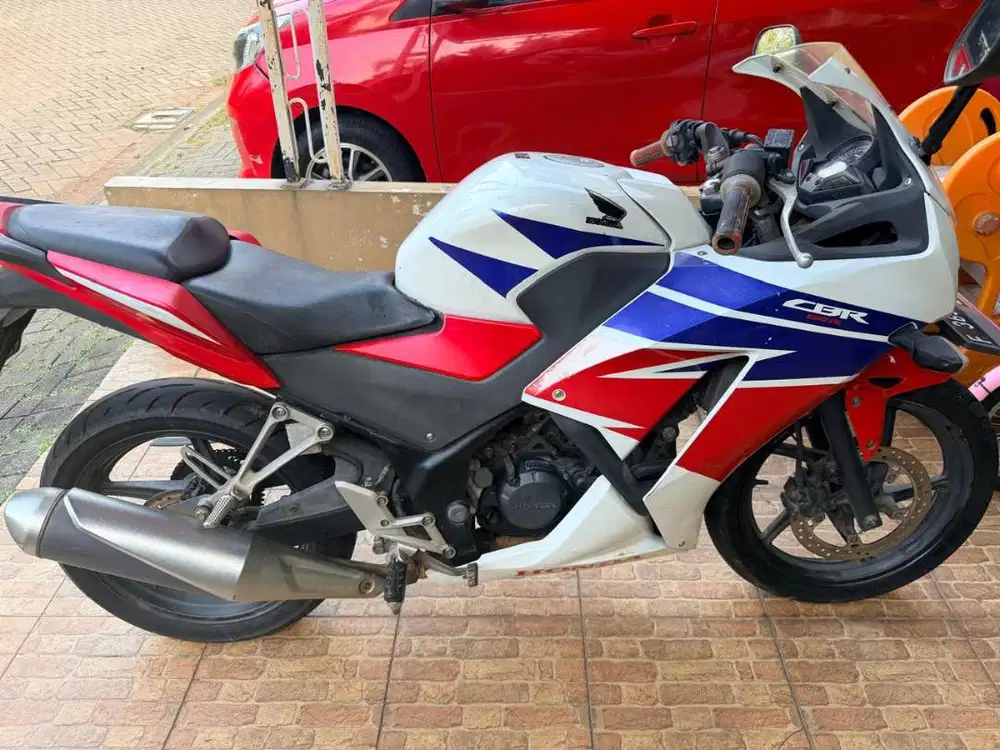 Dijual Cepat Honda CBR 150R Dual Keen Eyes – Livery Tricolor Sporty!