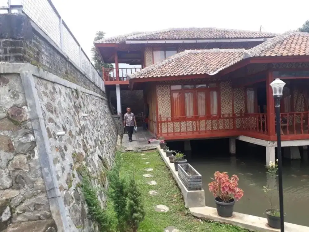 Rumah Villa di Cimaung Banjaran dengan Kolam Ikan