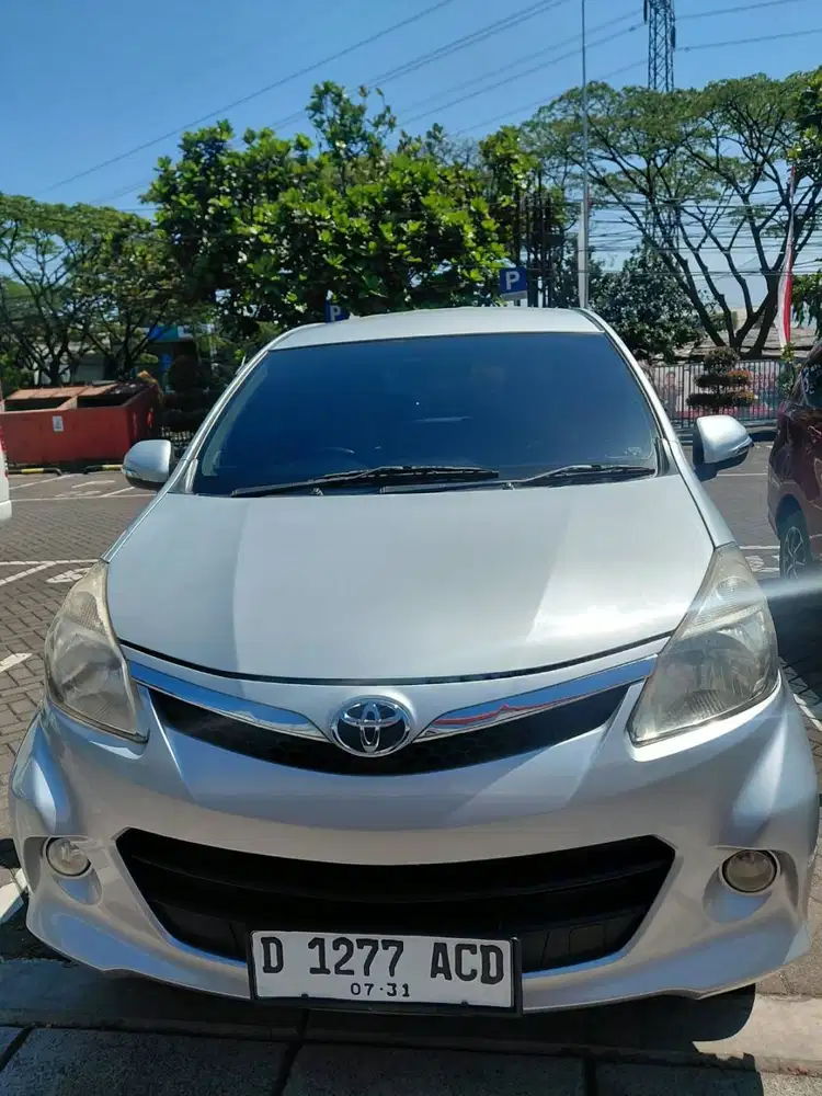 TOYOTA AVANZA VELOZ LUXURY 1.5 2014 MT silver mulus plat D bandung