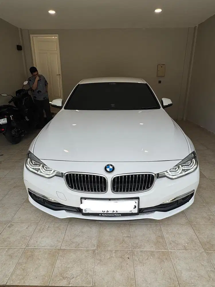 BMW 320i Luxury White