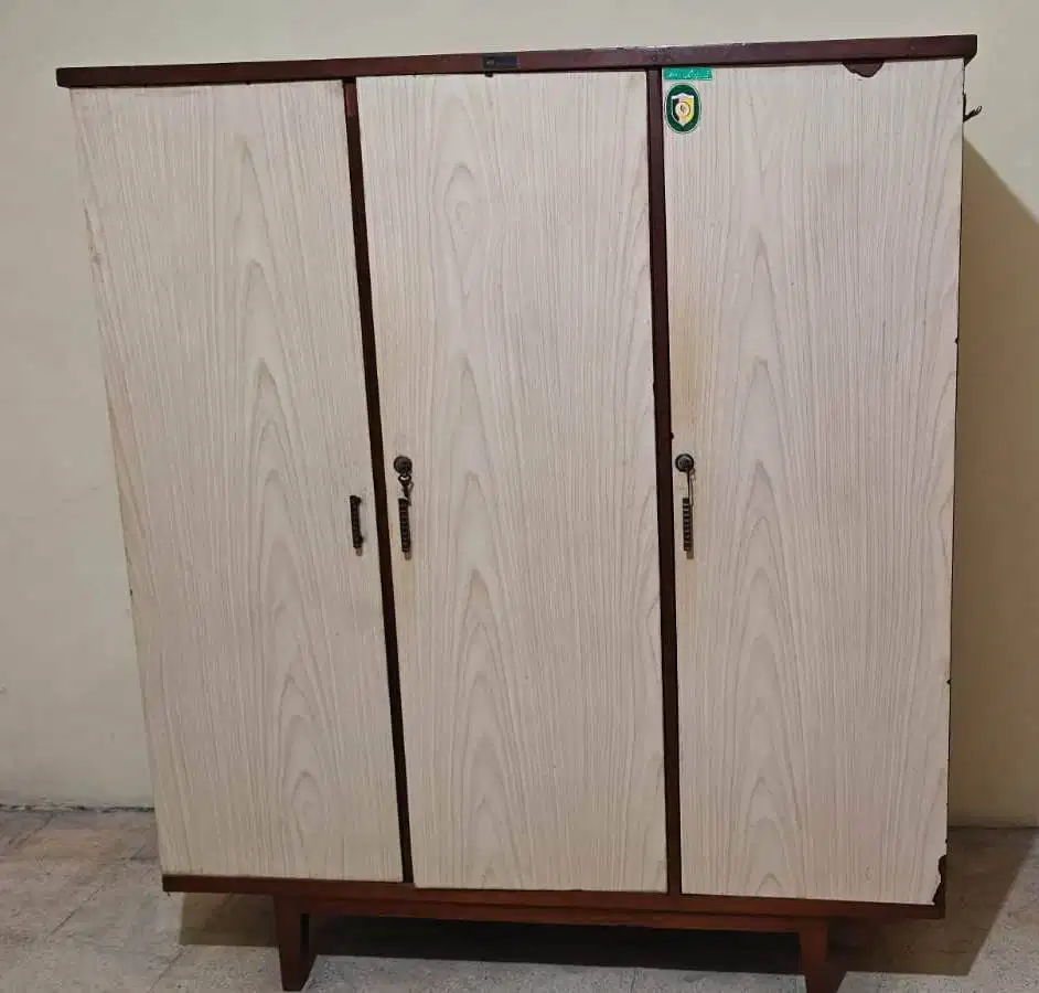 Lemari Pakaian Jati 3 Pintu