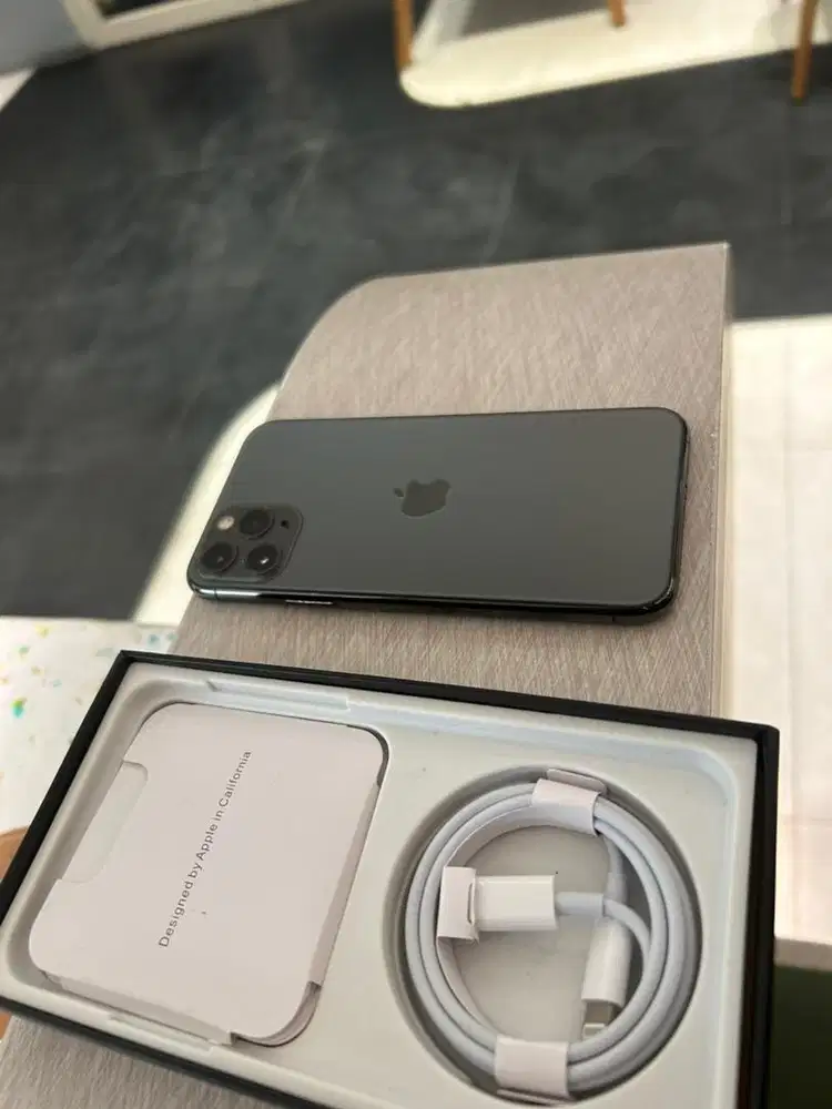 iphone 11 pro 256gb semestinya baru