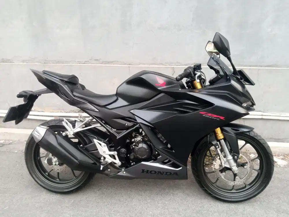 Honda CBR 150 R 2021 Hitam