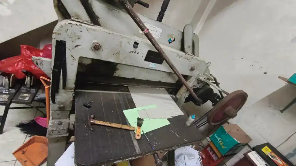 Mesin potong kertas DQ-201 cocok untuk foto copy / printing