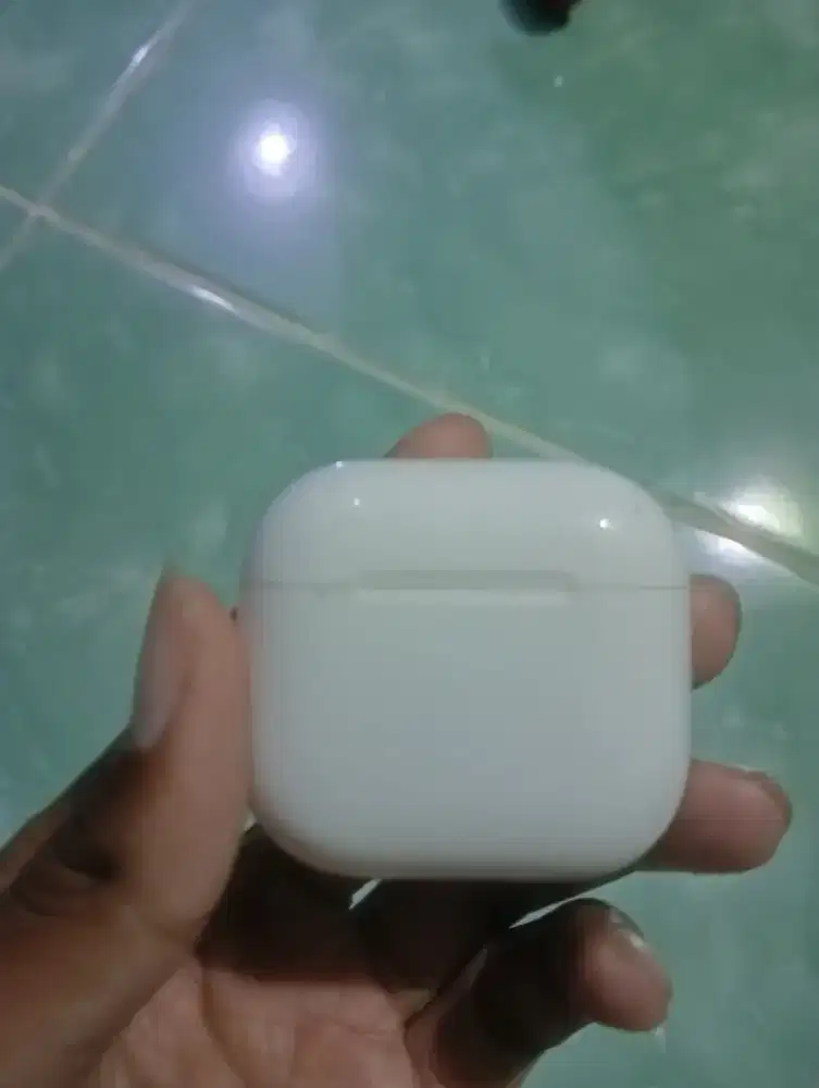 WTS / Mau Jual:
AirPods Generasi 3 (Gen 3) Original Eks iBox Indonesia