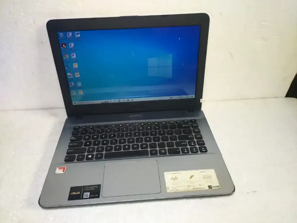 B1628 asus X441B amd a9-9425 Ram 4GB ssd 128GB