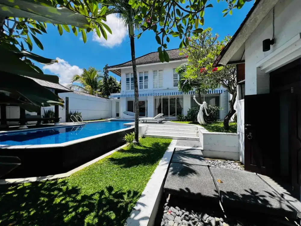 Villa Bumbak Kerobokan Badung Bali