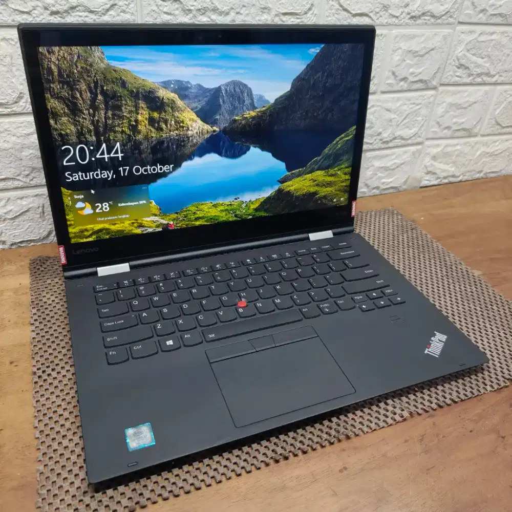 Lenovo Thinkpad X1 Yoga intel Core i7 Gen-7 (8/256gb) Touchscreen Flip
