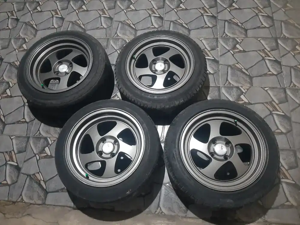 Velg pelek R15 pcd 100 celong