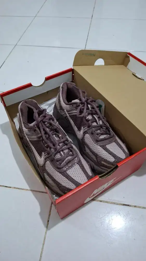 sepatu nike vomero 5