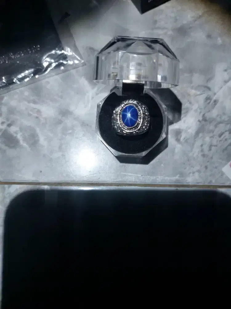 Cincin batu blue star