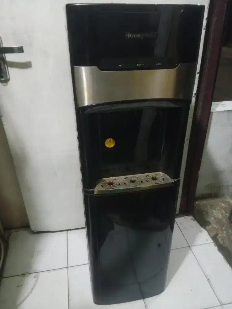 Dispenser galon bawah panas dingin 3 keran