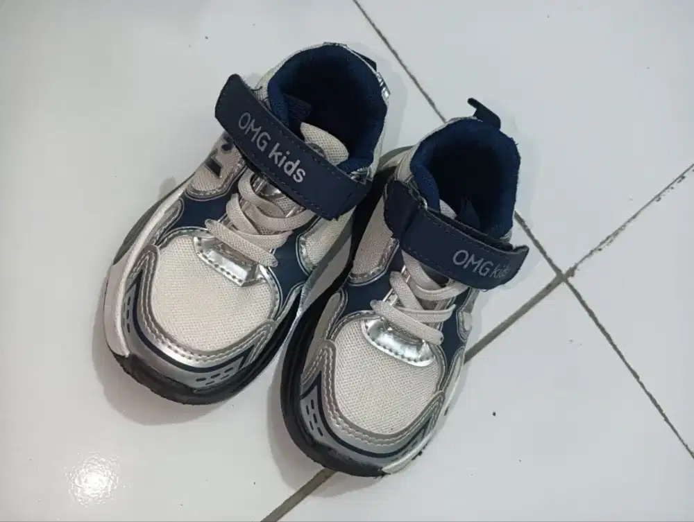 Sepatu anak UK.25