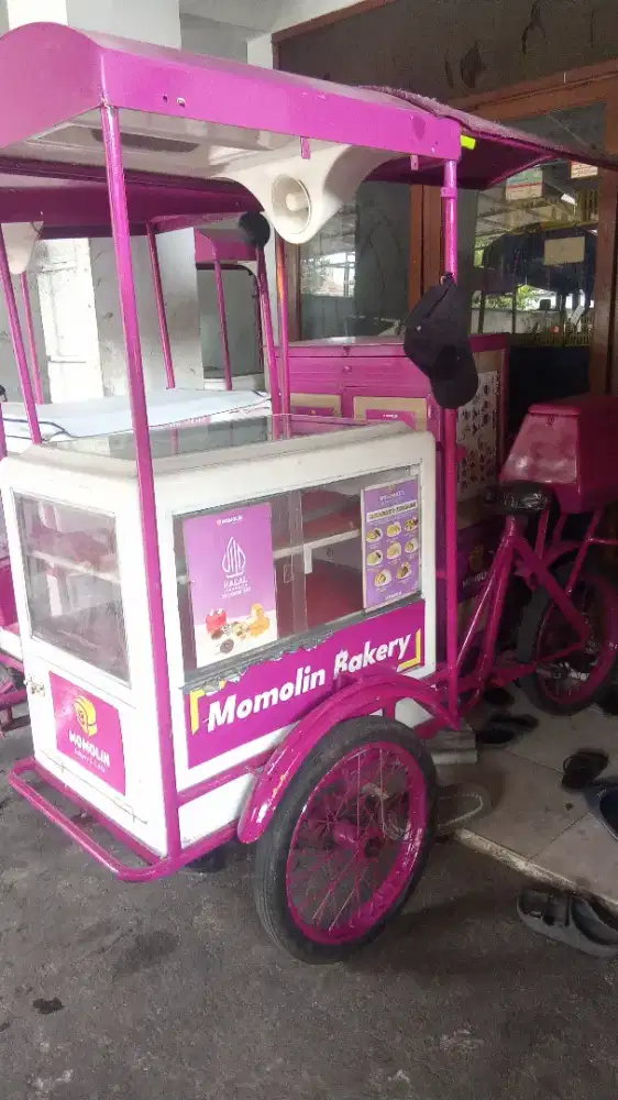 PEDAGANG ROTI KELILING