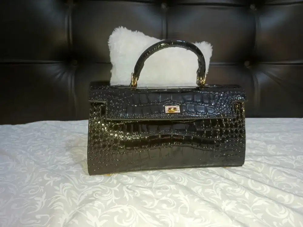 Tas croco hitam