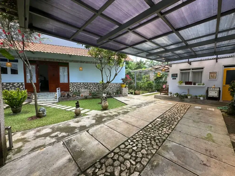 Rumah Tropical Modern Nyaman Asri di Setiabudi Regency