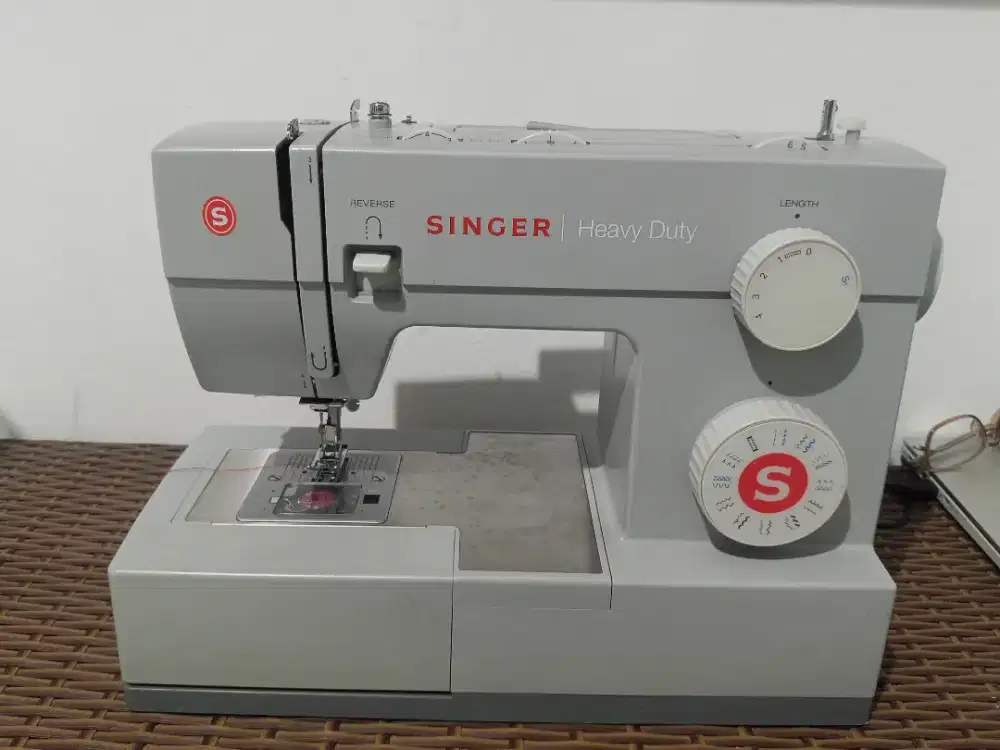 Dijual Mesin Jahit Singer Heavy Duty 4423. BU boleh nego sampai jadi