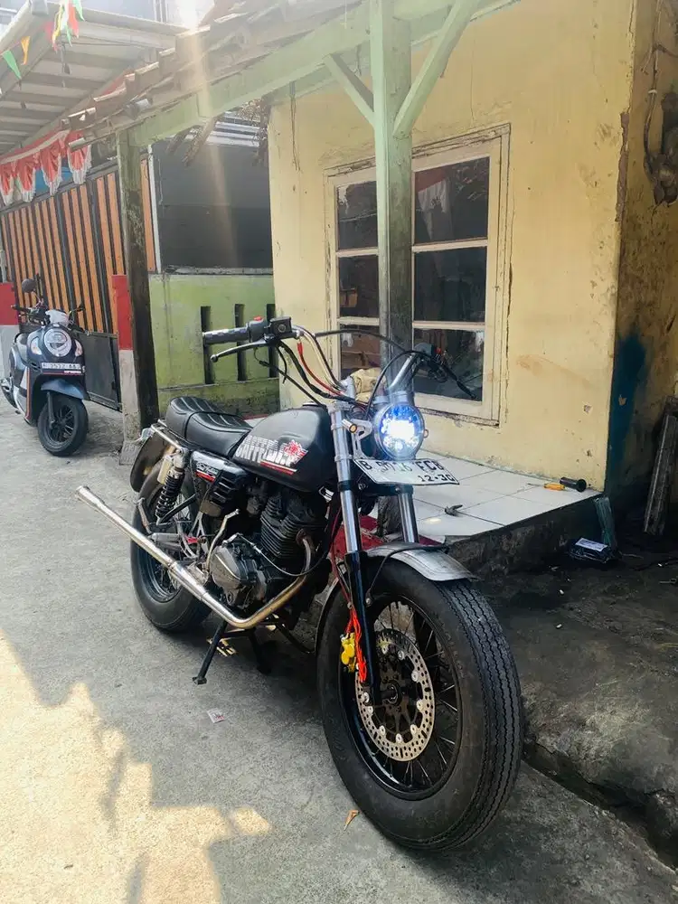 Motor custom beneli 152