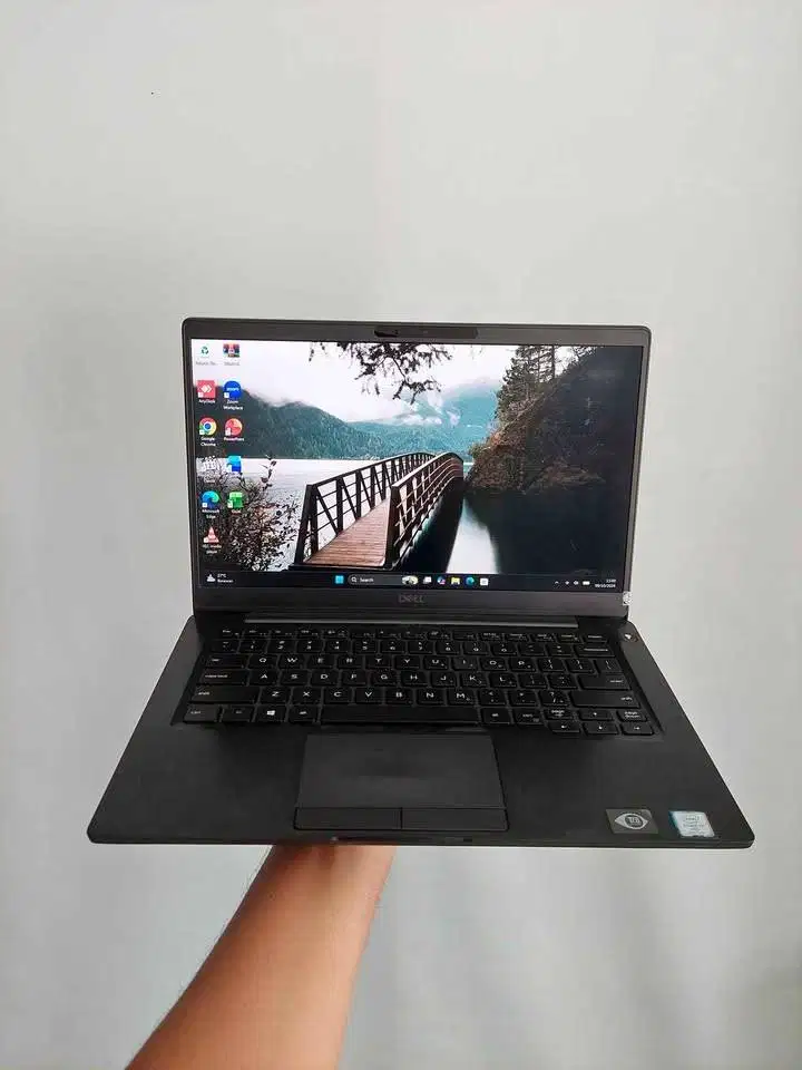 Laptop Dell Latitude 7300 Core i7