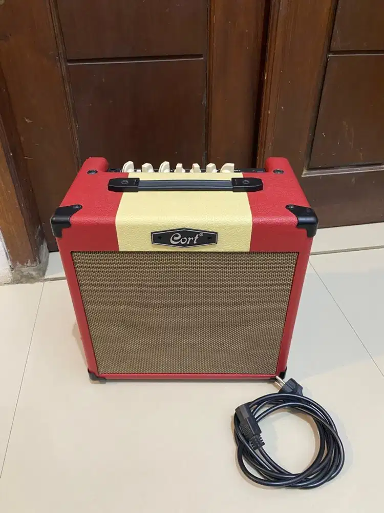 Ampli gitar merk cort CM 15R