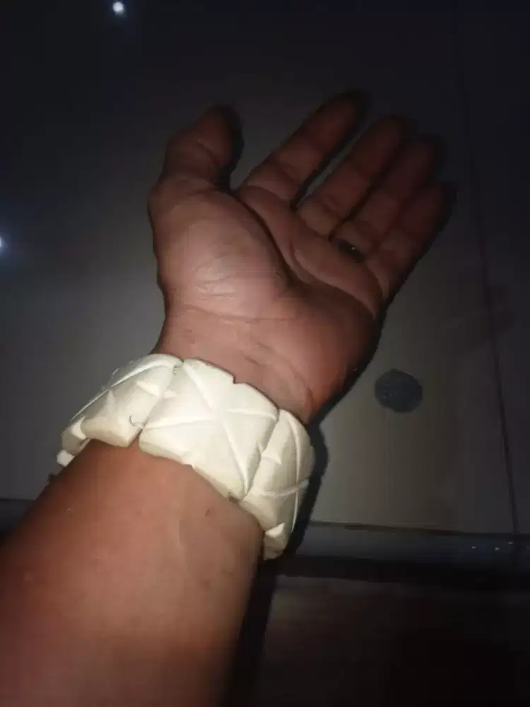 Gelang aksesoris pria gg