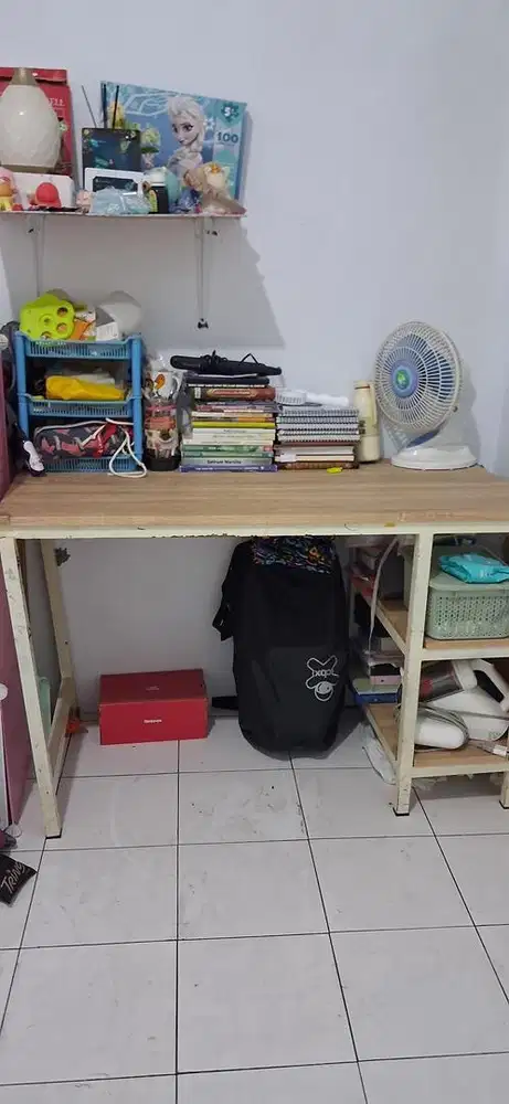 Meja belajar informa