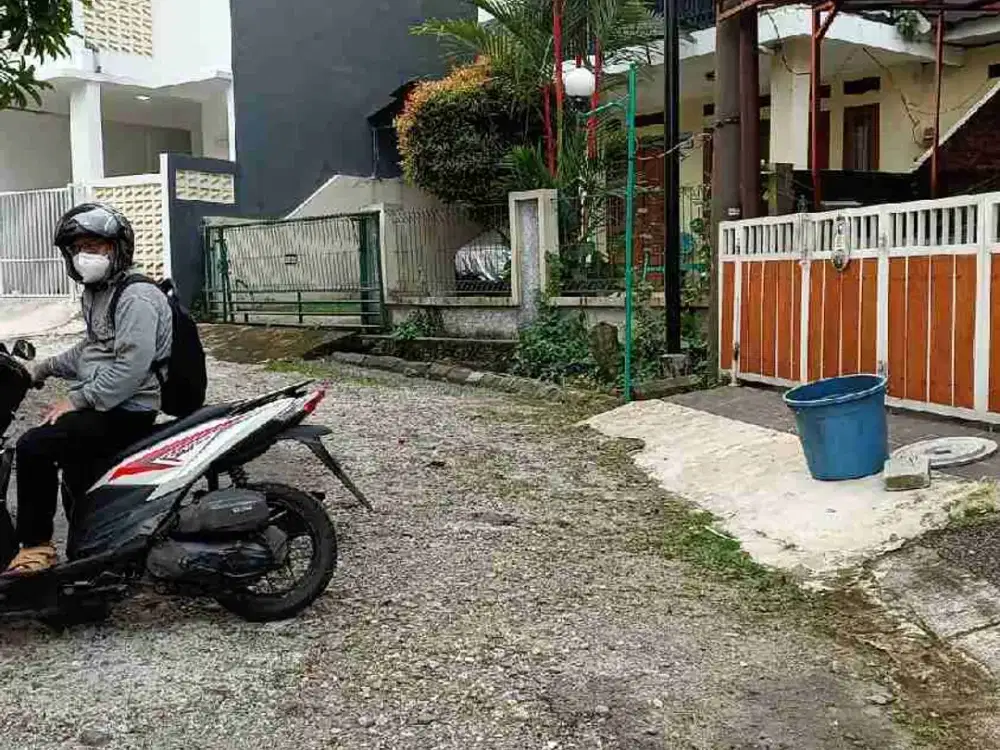 Dijual rumah nyaman asri 2 lantai 1.150milyar nego tipis sektor melati grand depok city