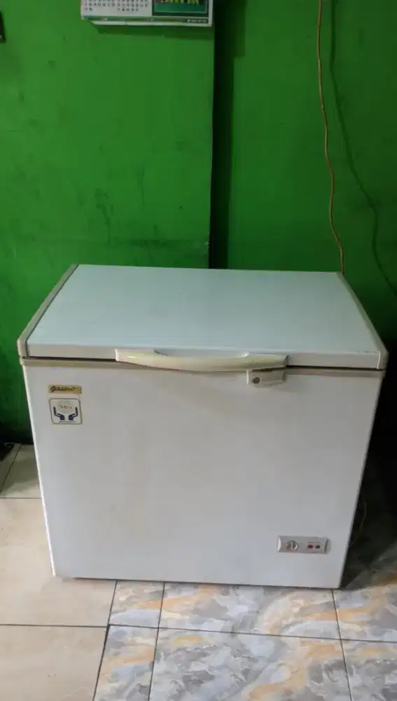 frezzer box 210L