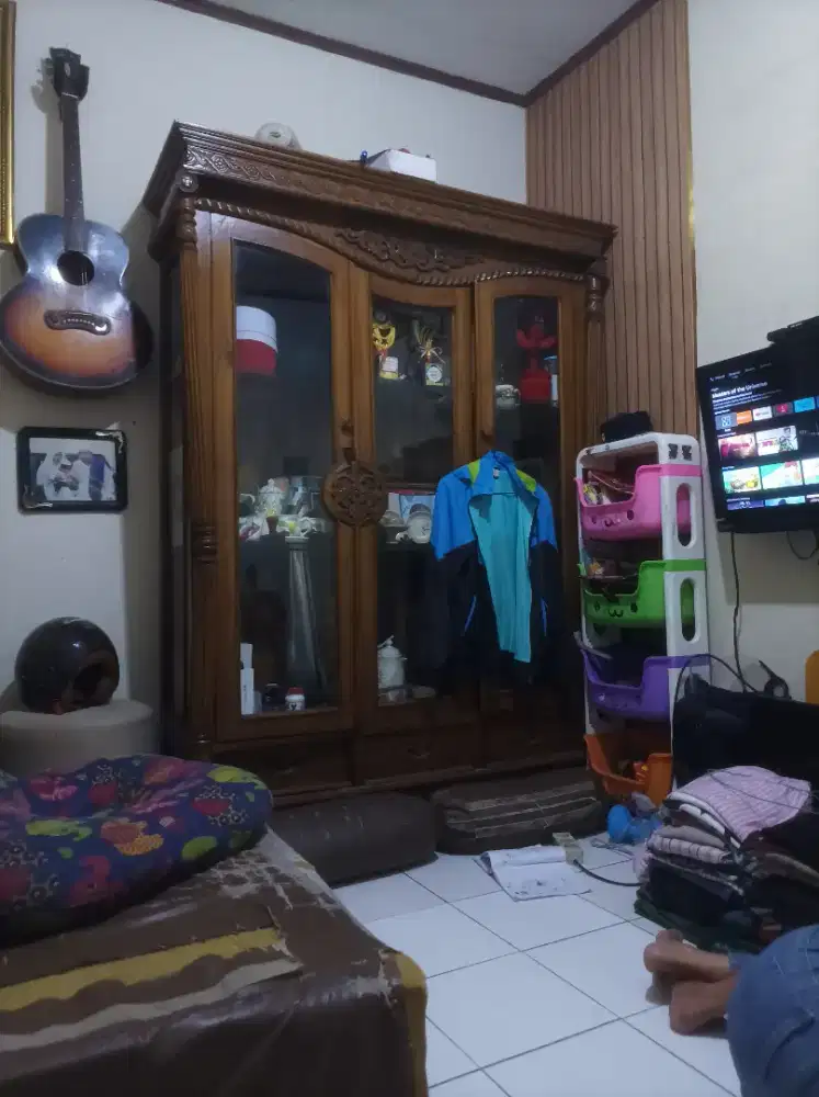 Dijual, lemari pajangan, meja rias, dipan