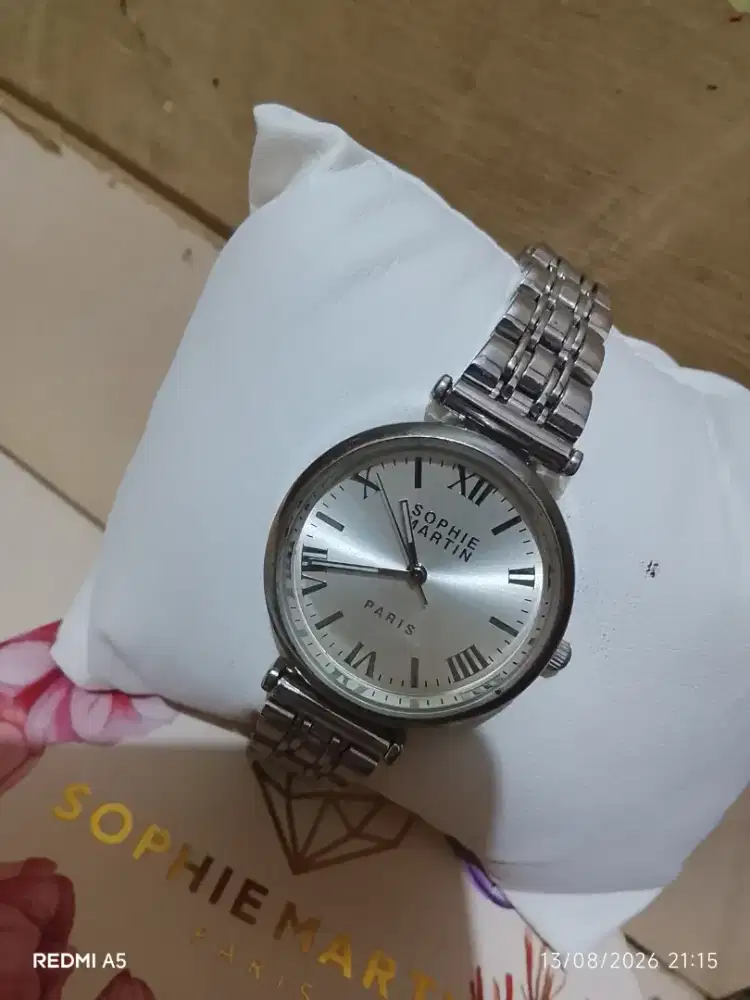 Jam tangan perempuan