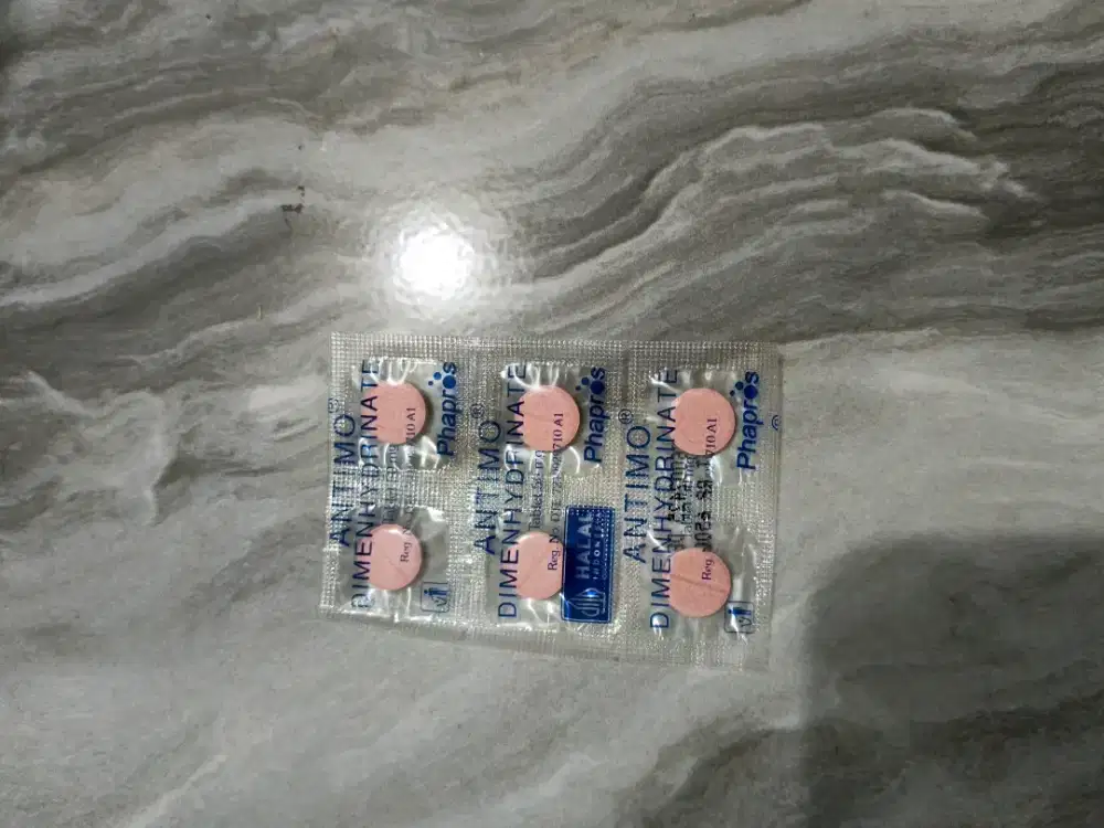 • Antimo 50 mg Obat Anti Mabuk Perjalanan & Mual (Isi 10 Tablet)