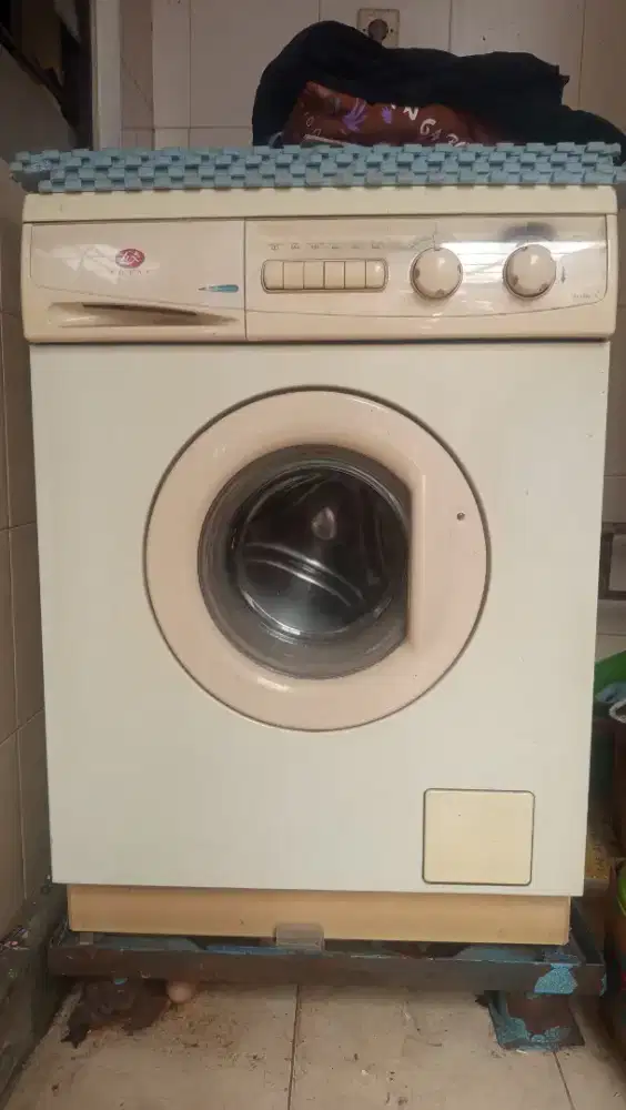 Mesin cuci electrolux