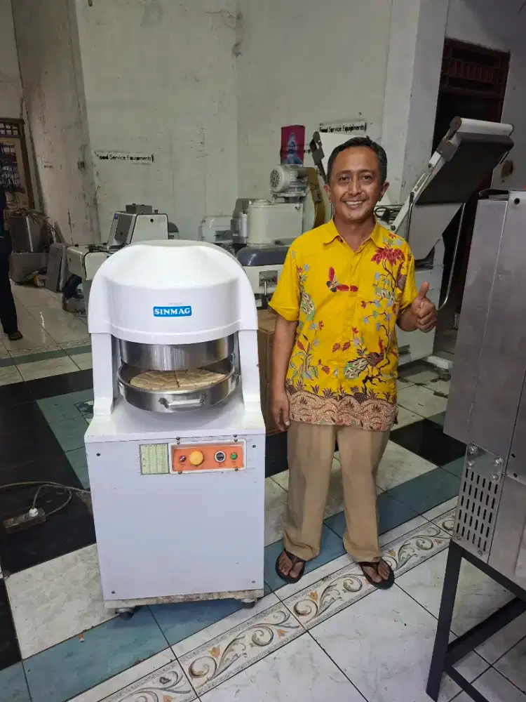 Mesin dough divider automatis pembagi adonan SM-636 Sinmag Taiwan