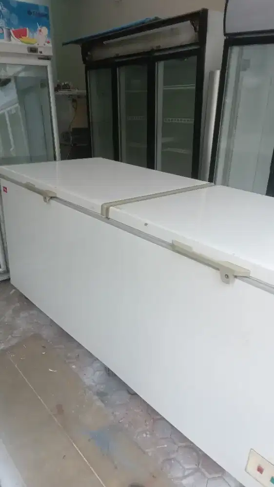 freezer box 1200L TCL