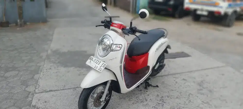 Scoopy new stylist FI esp ISS