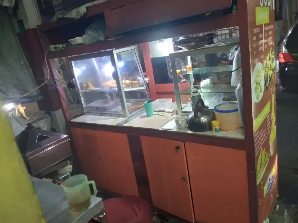 Booth jualan kondisi bagus