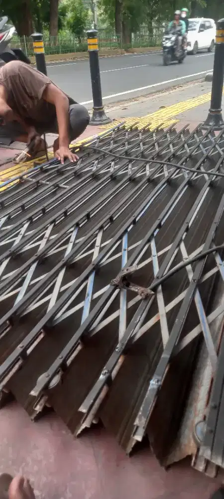 Service rolling door folding gate murah area duren sawit