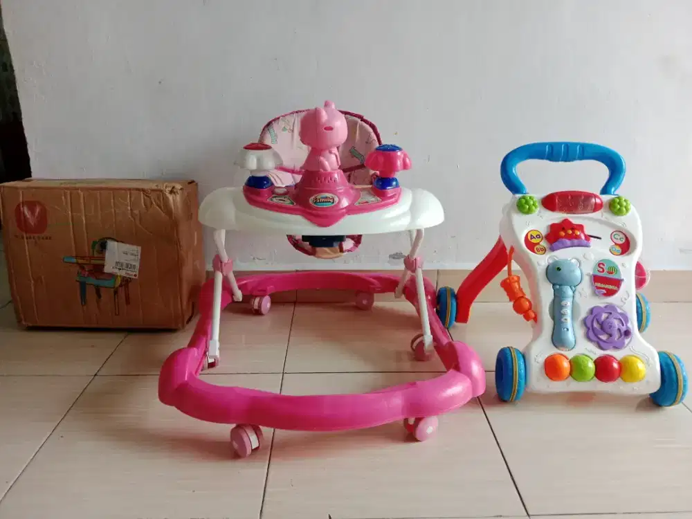 Alat belajar jalan baby