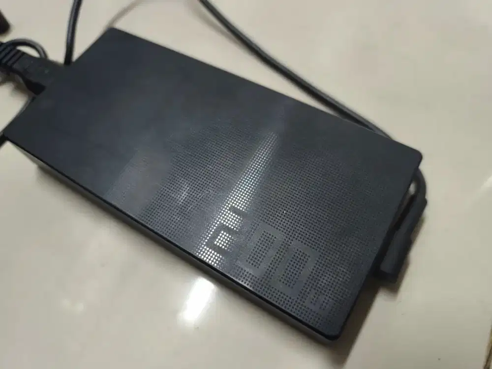 Charger laptop Asus 200watt original bawaan laptop
