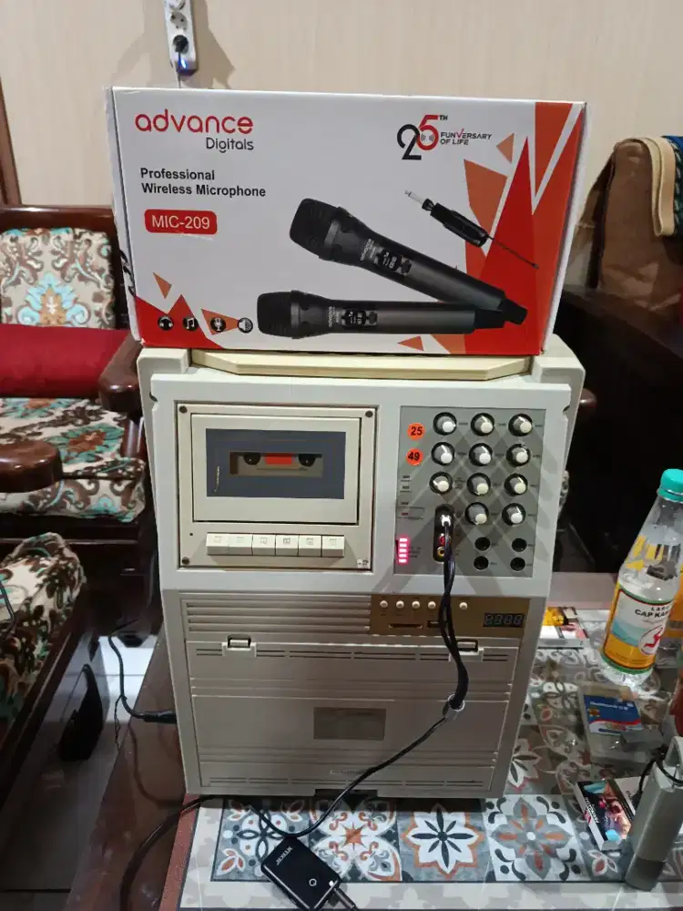 Speaker Portable + Mic Wireless 1 pasang