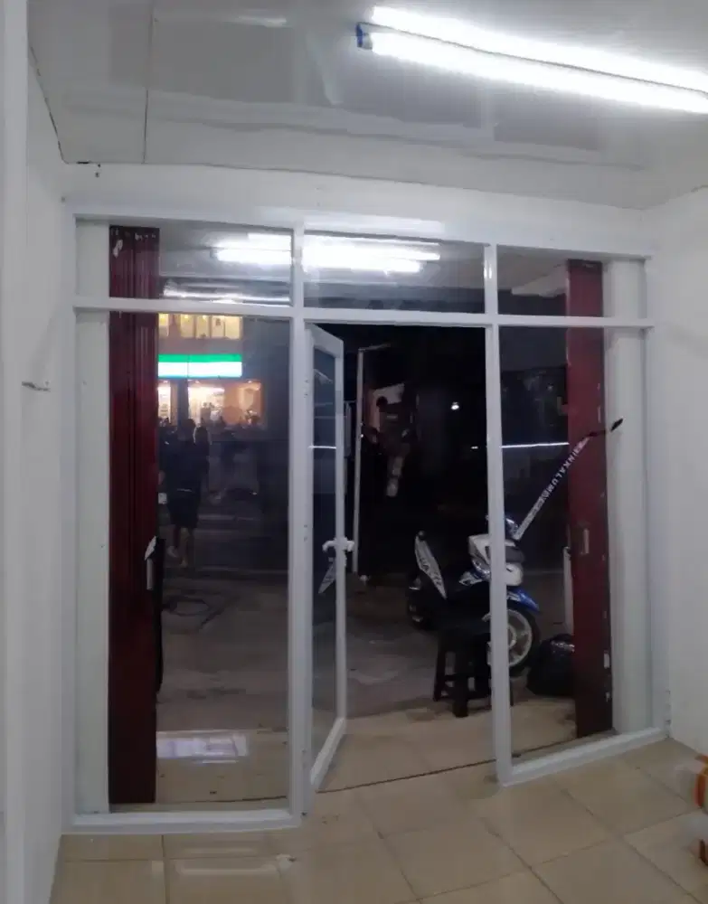 Pintu kaca dan sekat ruang aluminium, harga terjangkau